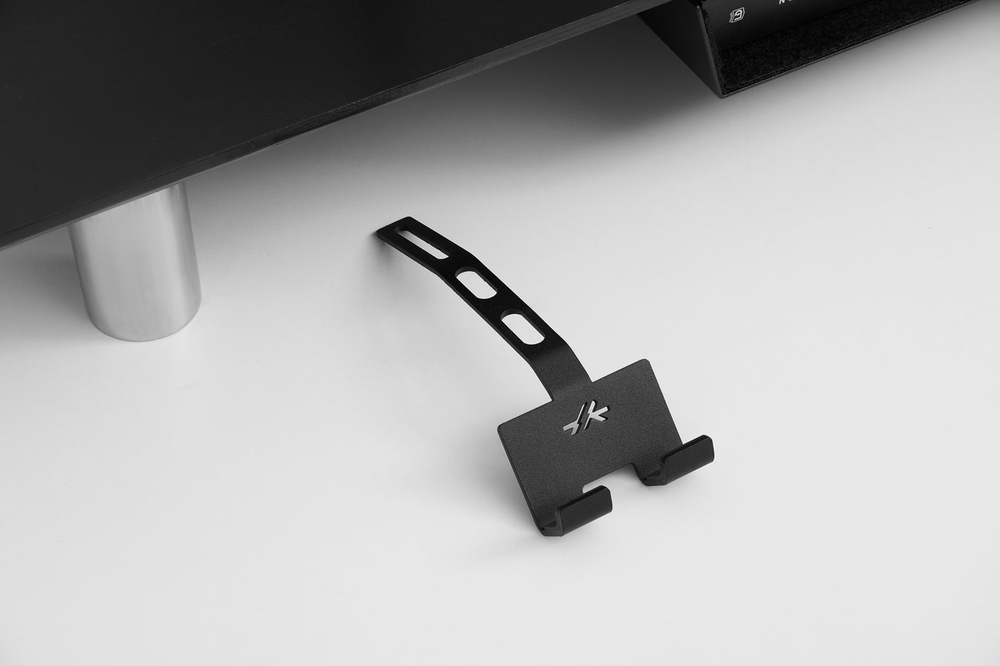 Giá đỡ điện thoại, máy tính bảng, màn hình rời - Universal Holder