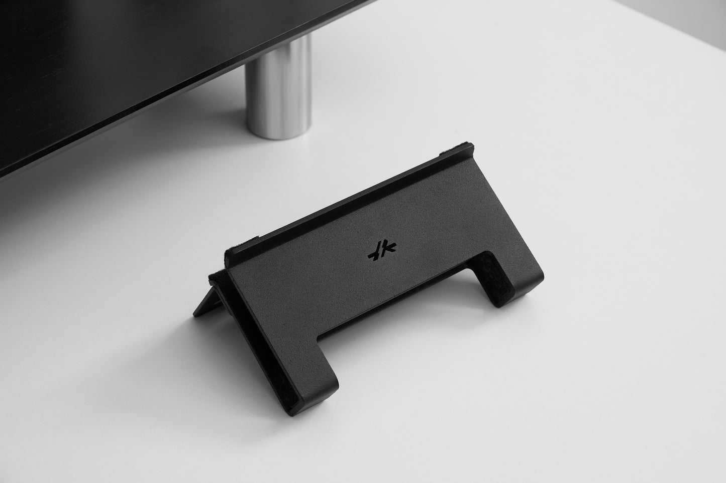 Giá đỡ laptop đứng - Vertical Laptop Stand