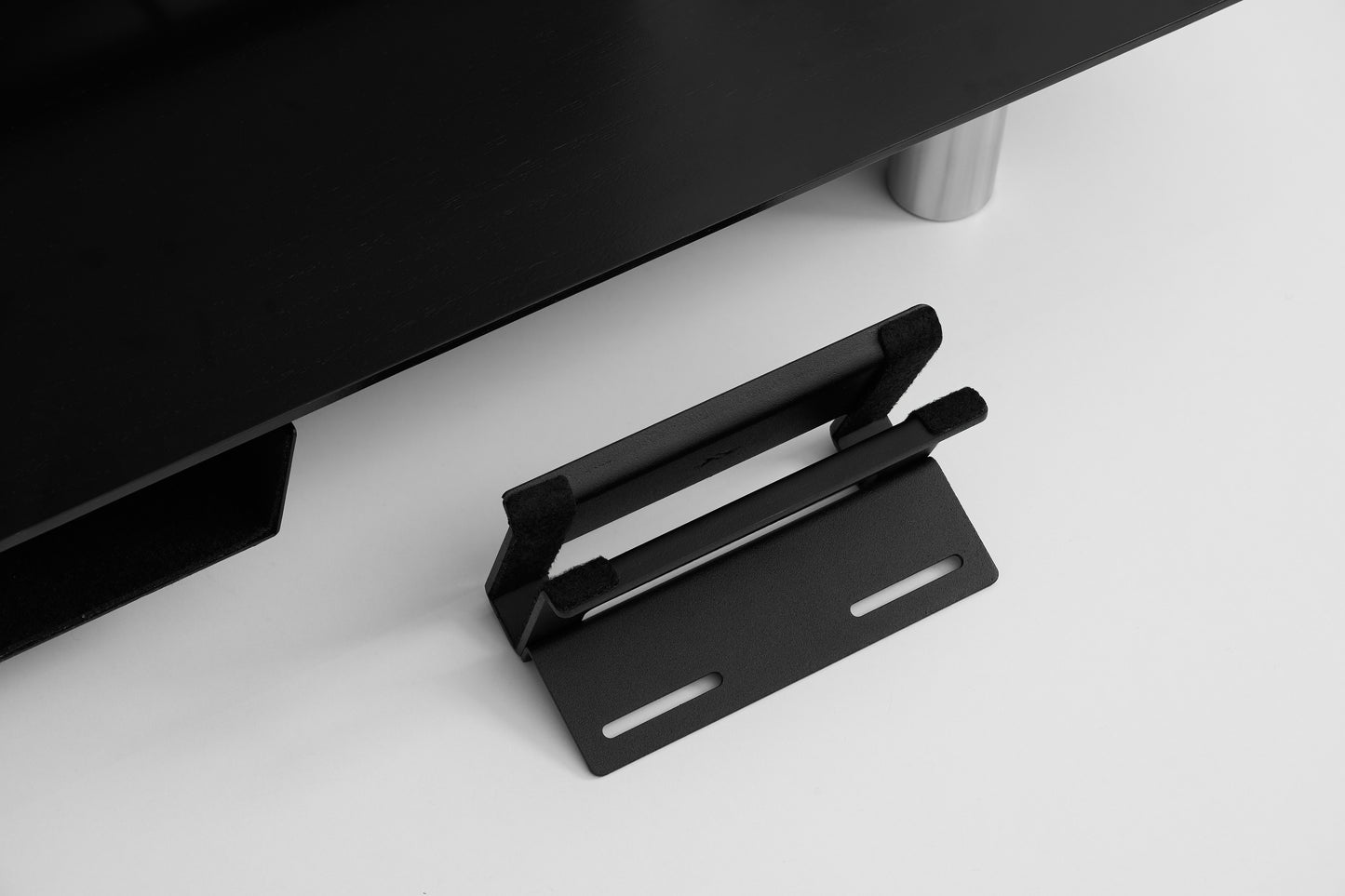 Giá đỡ laptop đứng - Vertical Laptop Stand