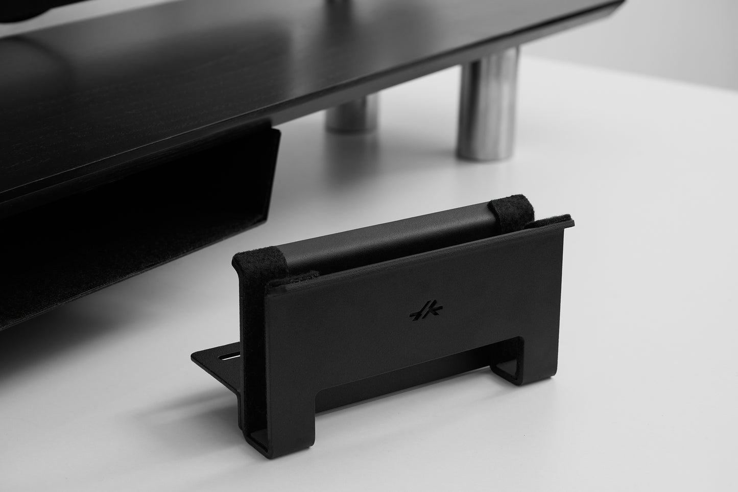 Giá đỡ laptop đứng - Vertical Laptop Stand